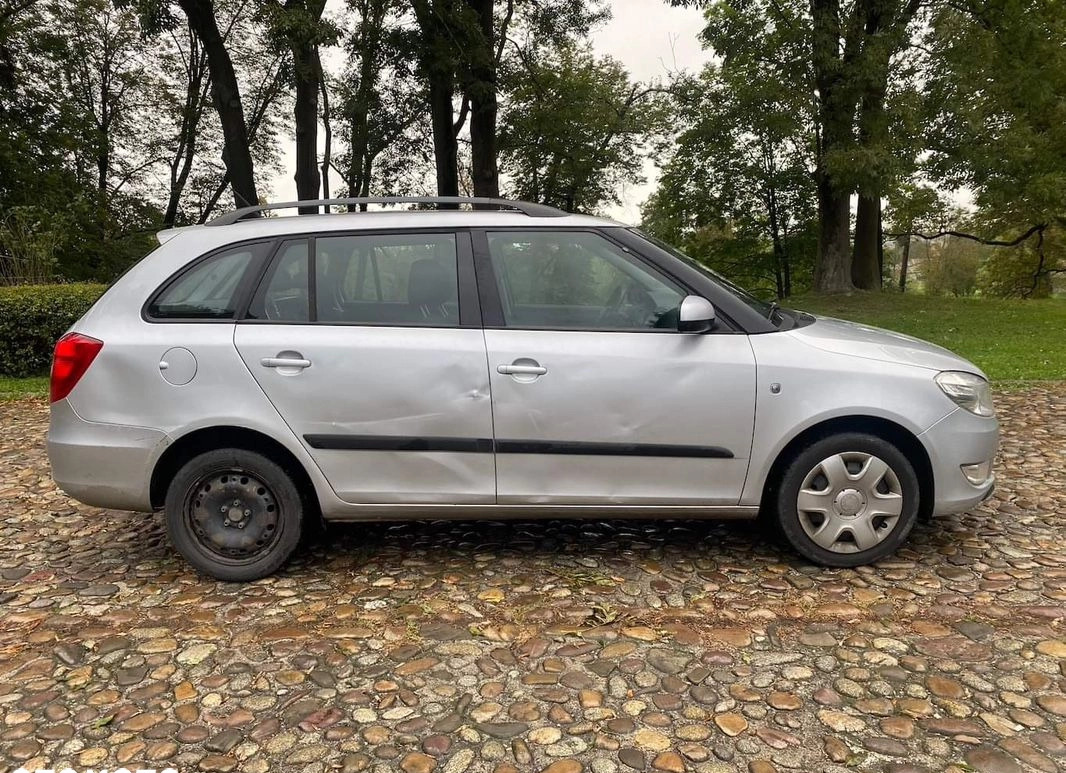 Skoda Fabia cena 11000 przebieg: 203000, rok produkcji 2011 z Biała małe 56